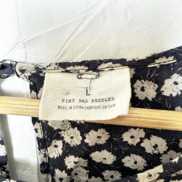 Anthropology Pins & Needles Floral Top Womens Black Flowy Boho Coquette Pretty - Picture 3 of 9